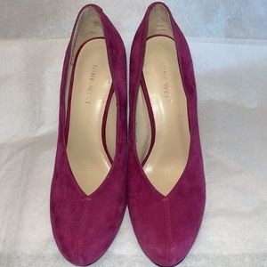 NINE WEST Magenta Suede Pumps